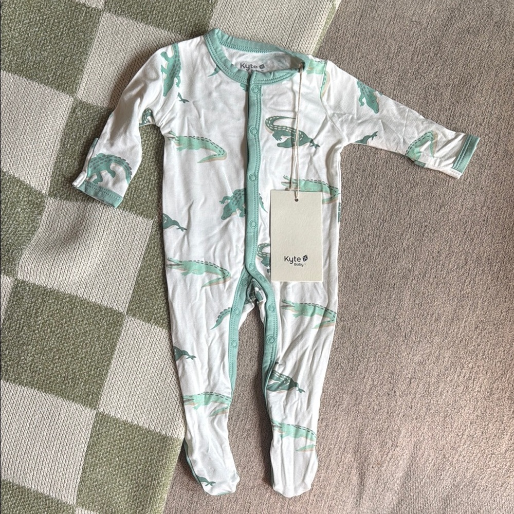 Kyte BABY Green and White Footie One Piece with Soft Fabric